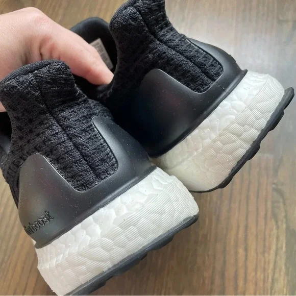 ADIDAS Ultra Boost DNA 4.0 in Core Black/Cloud White Men’s size 7